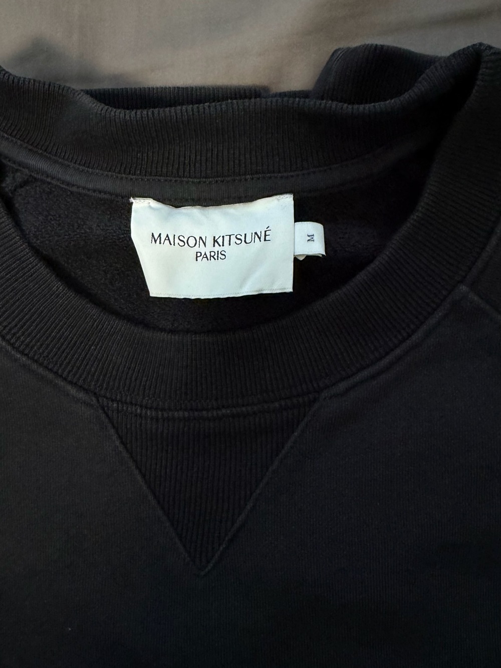 MAISON KITSUNÉ Black Crewneck Sweatshirt with V-Stitch Size M. UNISEX